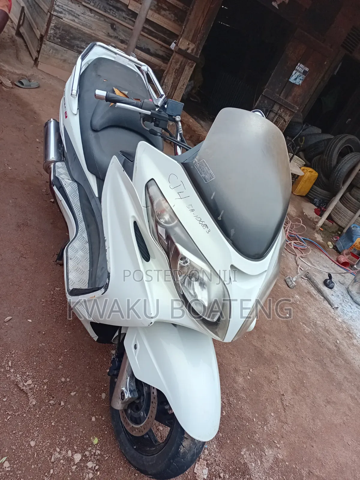 Suzuki Burgman 1999 White