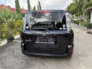Toyota Sienta 2011 Matt Black