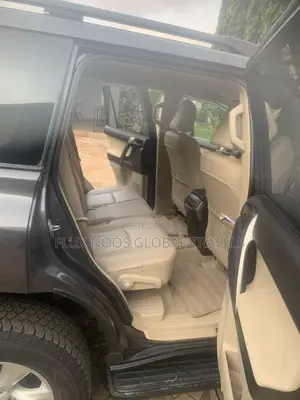 Toyota Land Cruiser Prado 2011