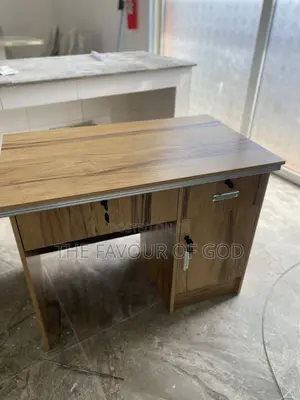 A Wellmade and Durable Computer Desk