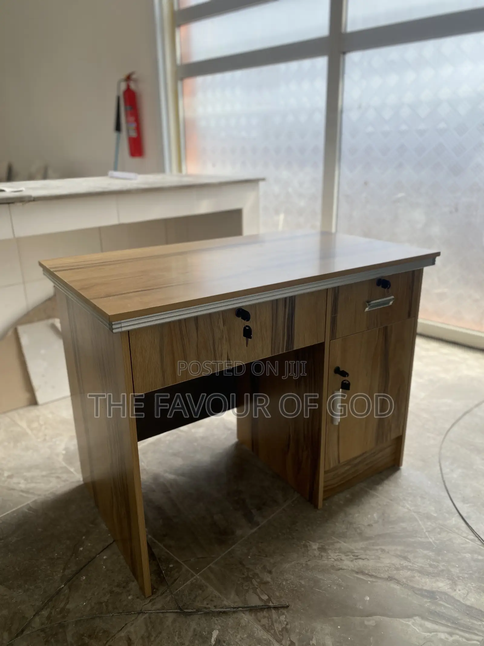 A Wellmade and Durable Computer Desk