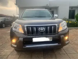 Toyota Land Cruiser Prado 2011 Gray