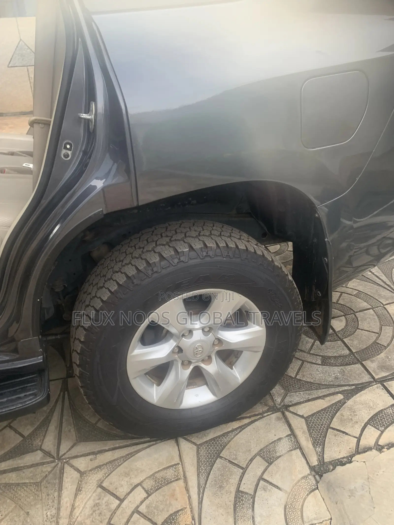 Toyota Land Cruiser Prado 2011 Gray