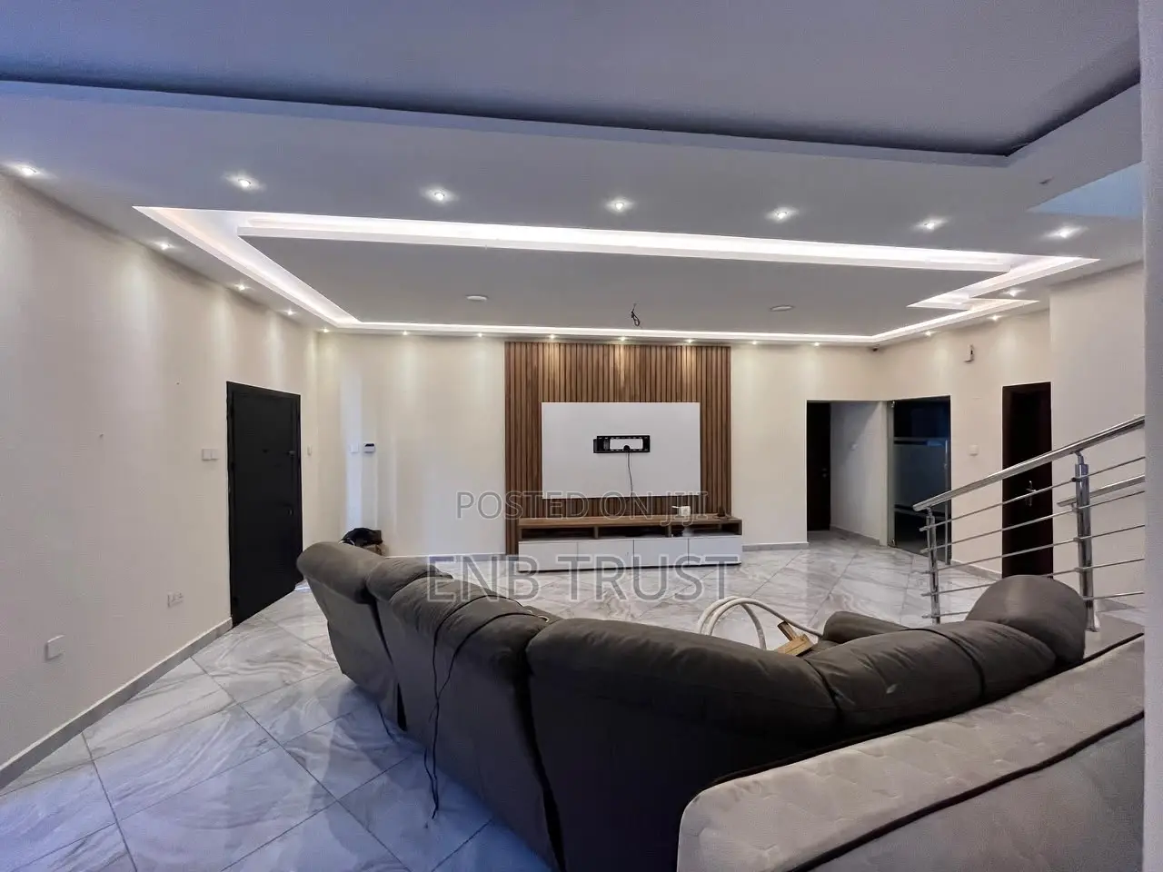 4bdrm Duplex in Adjiringanor, Ability for rent