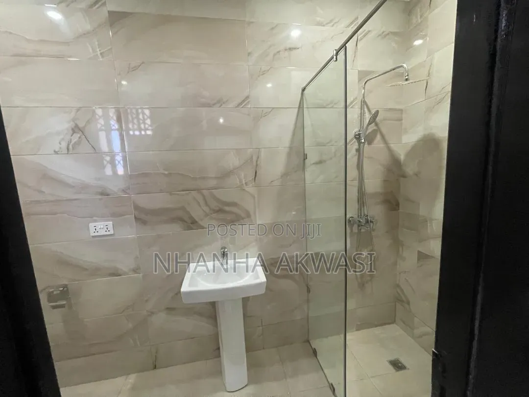 3bdrm House in Spintex, Sakumono for rent
