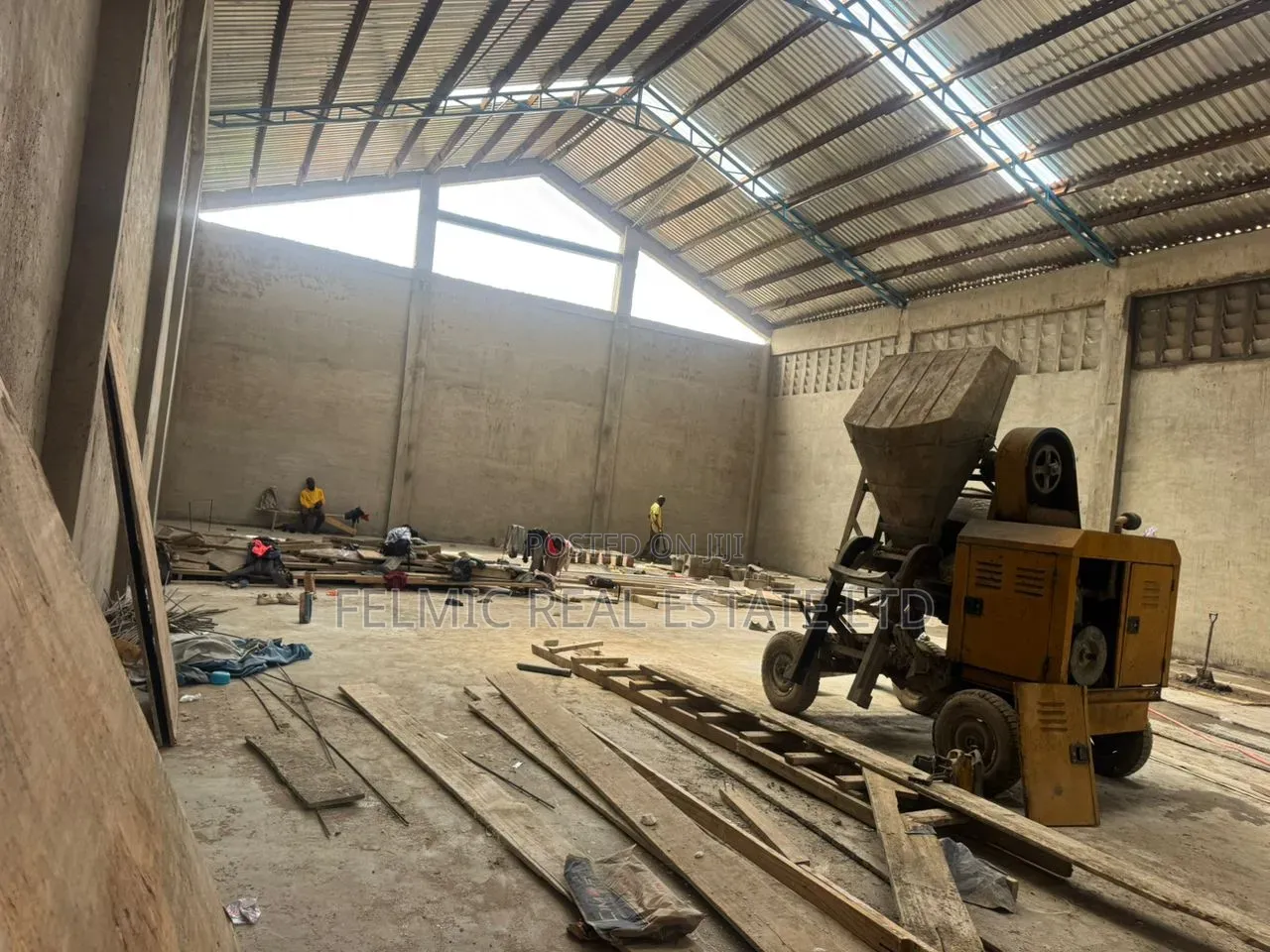500sm Warehouse With 2 Units of 2 Bedroom at Achimota for Rent