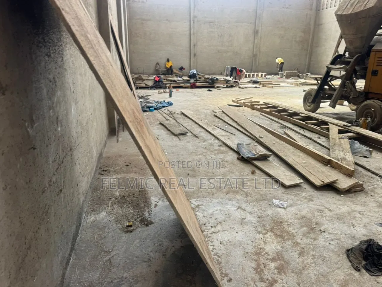 500sm Warehouse With 2 Units of 2 Bedroom at Achimota for Rent