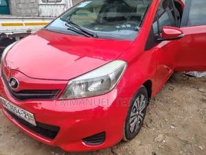Toyota Vitz 2012 Red