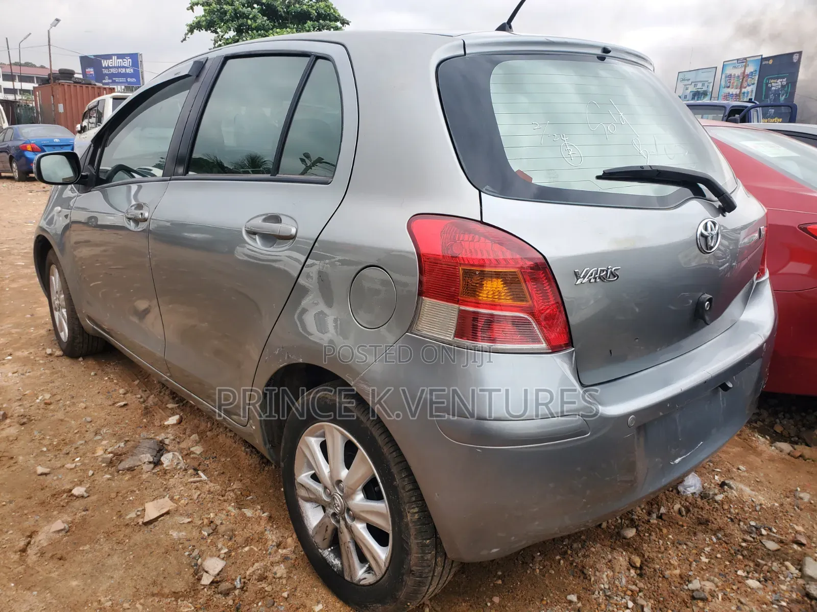 Toyota Yaris Base Hatchback 5dr 2010 Gray