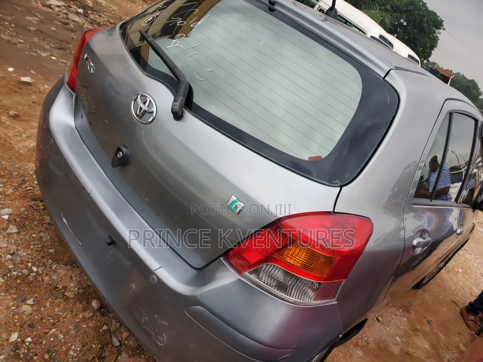 Toyota Yaris Base Hatchback 5dr 2010 Gray