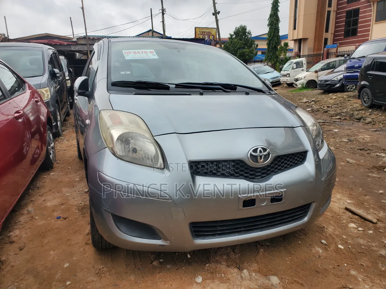 Toyota Yaris Base Hatchback 5dr 2010 Gray