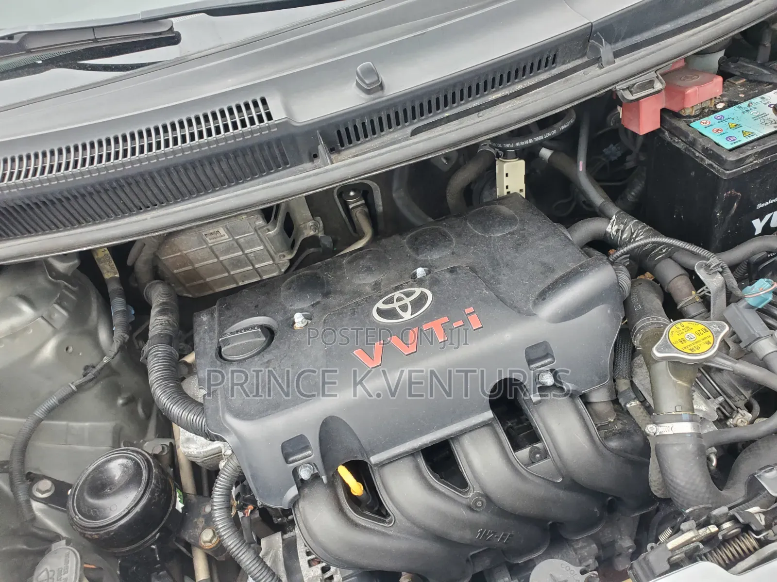 Toyota Yaris Base Hatchback 5dr 2010 Gray