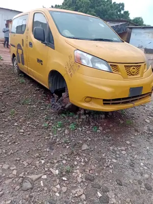 Nissan NV200 2014 Yellow