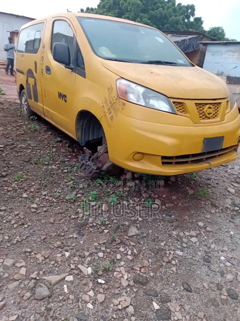Nissan NV200 2014 Yellow
