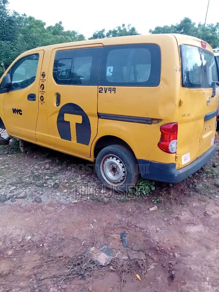 Nissan NV200 2014 Yellow