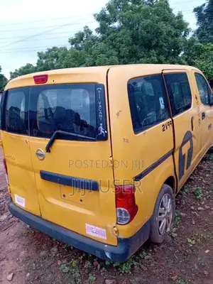 Nissan NV200 2014 Yellow