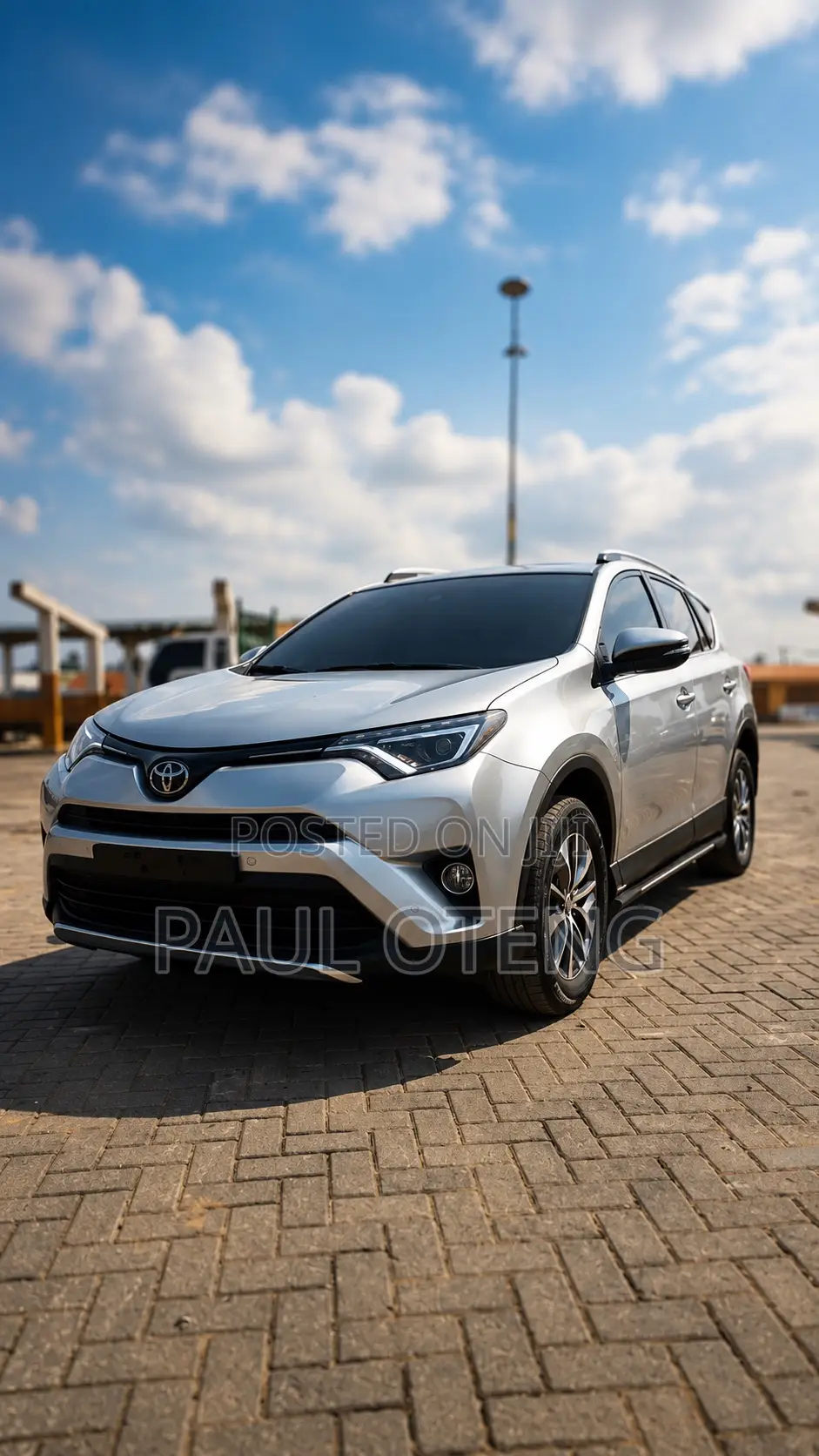 Toyota RAV4 LE 4dr SUV AWD (2.5L 4cyl 6A) 2018 Silver