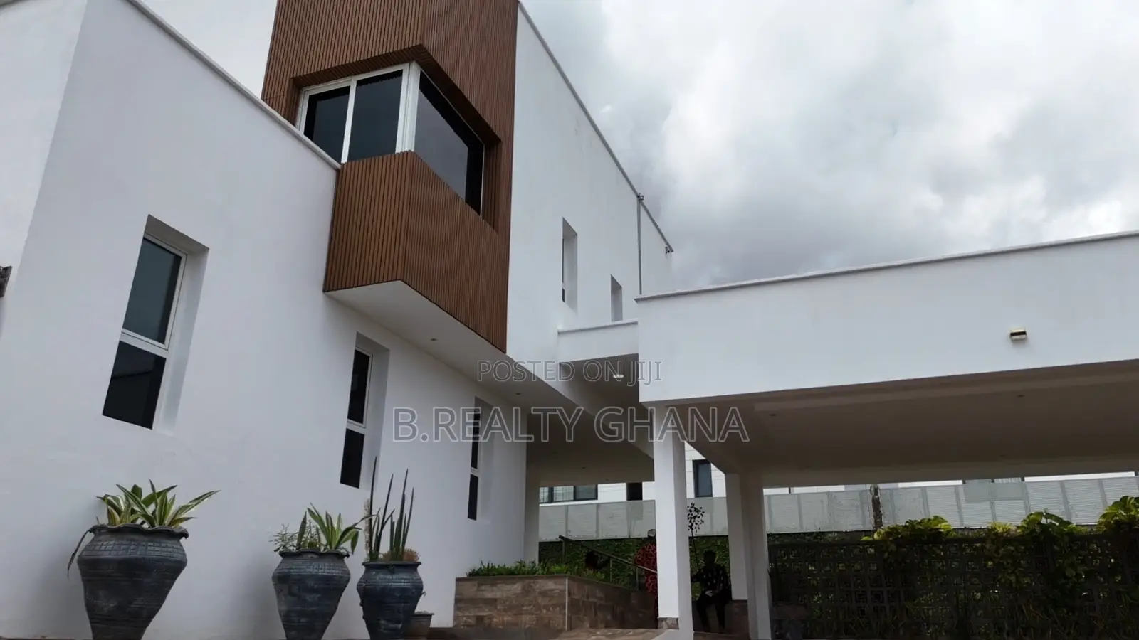 4bdrm House in Airport Residential Area for sale