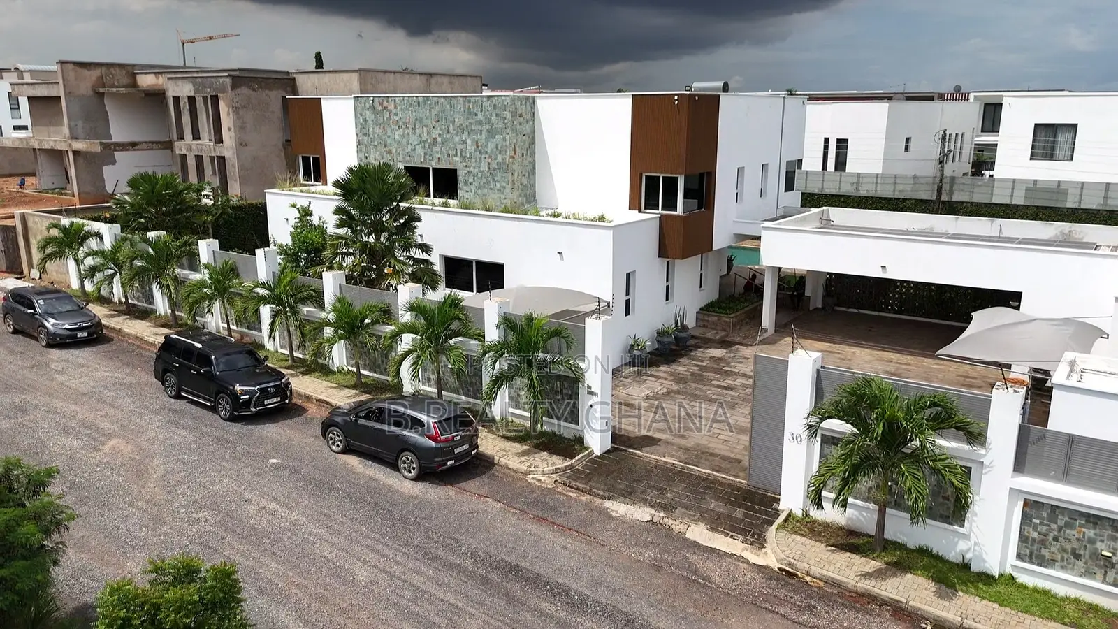 4bdrm House in Airport Residential Area for sale