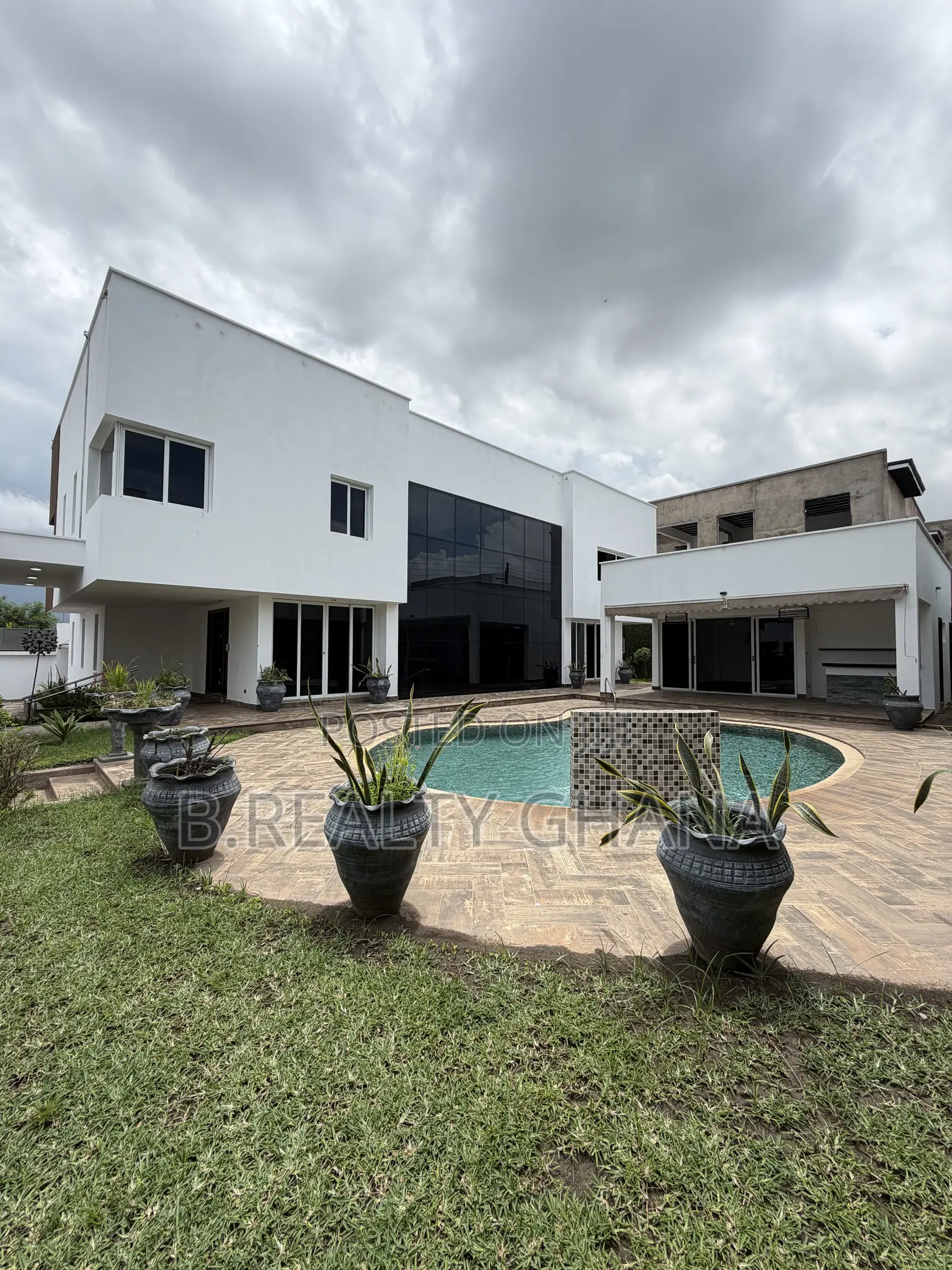 4bdrm House in Airport Residential Area for sale