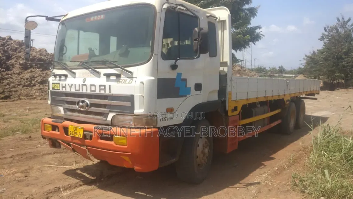 Low Bed and Hyundai Gold for Hiring