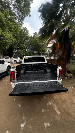 New Toyota Hilux 2025 White