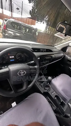 New Toyota Hilux 2025 White