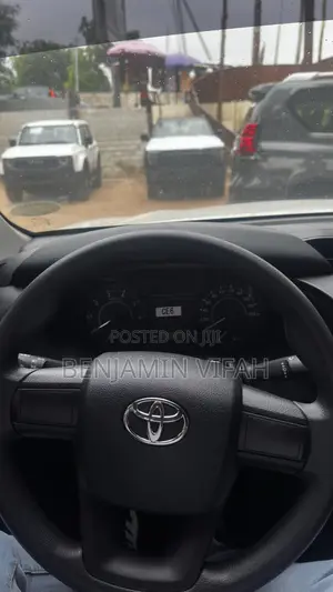 New Toyota Hilux 2025 White