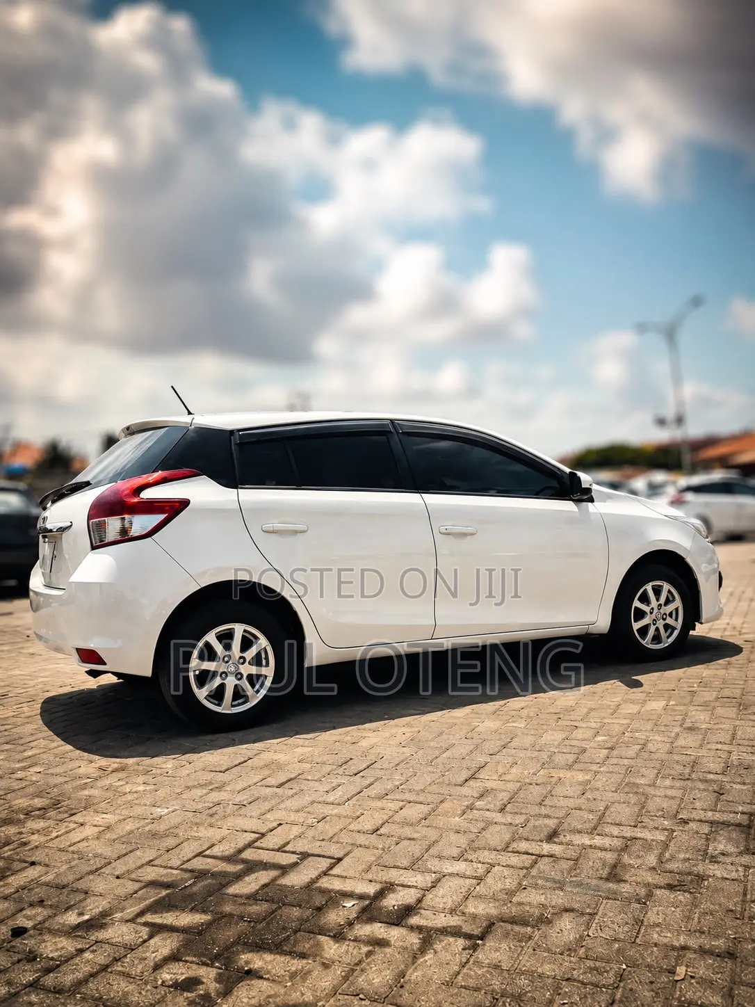 Toyota Yaris LE Hatchback 5dr 2018 White