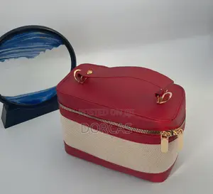 Ari Boxy Shoulder Bag