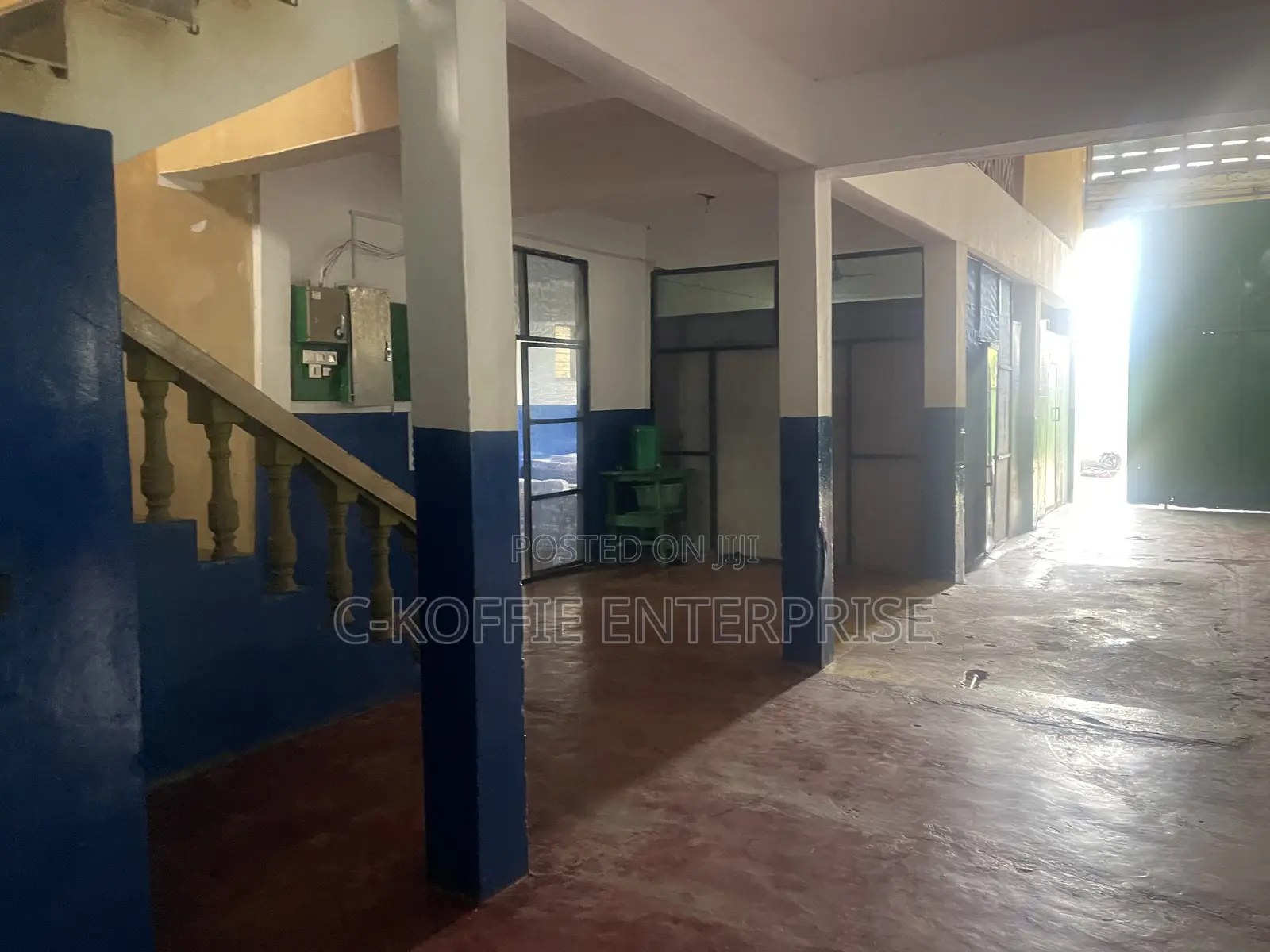 500 SQM Warehouse Ofankor Barrier + 4bedrooms for Rent