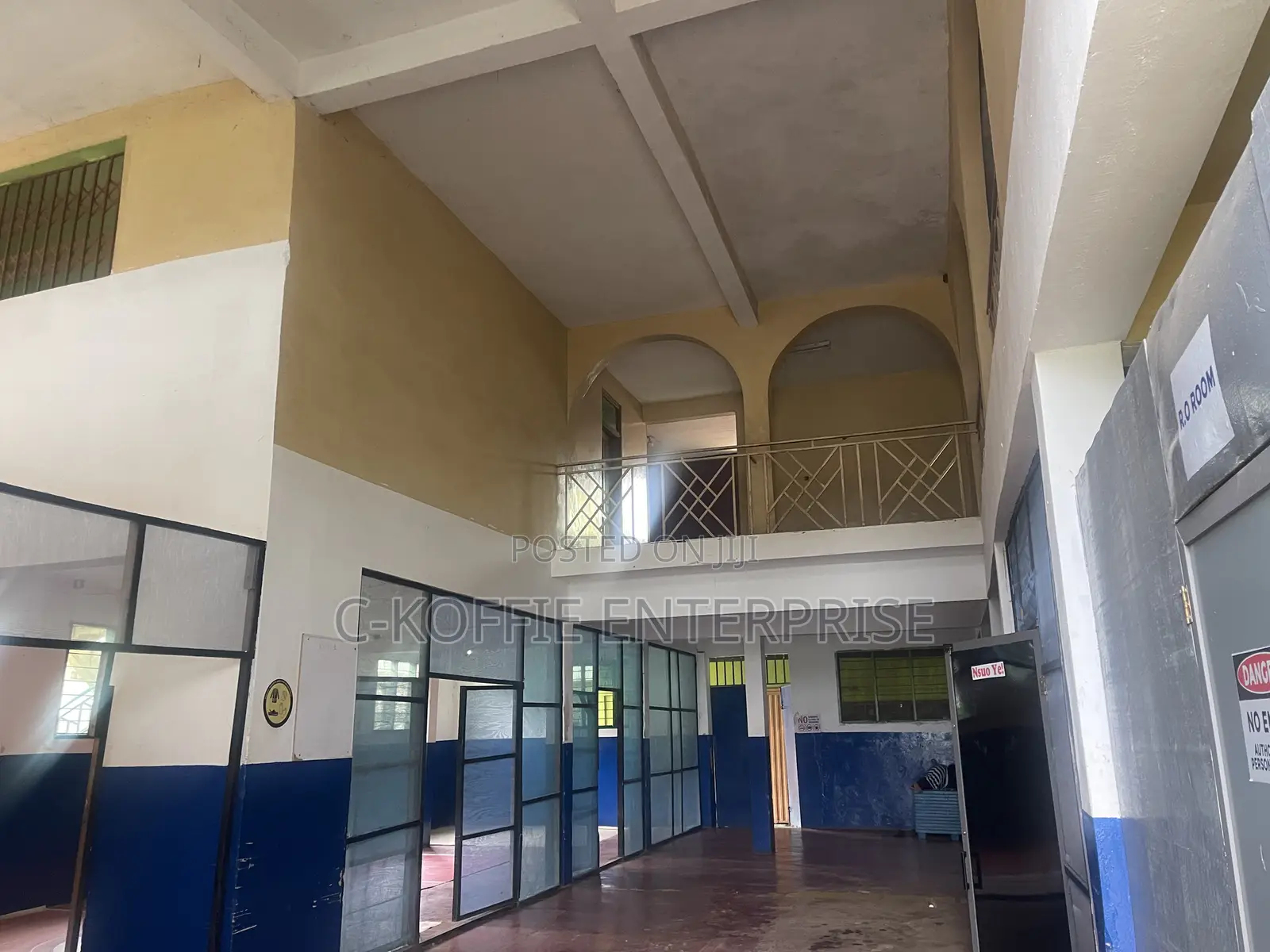 500 SQM Warehouse Ofankor Barrier + 4bedrooms for Rent