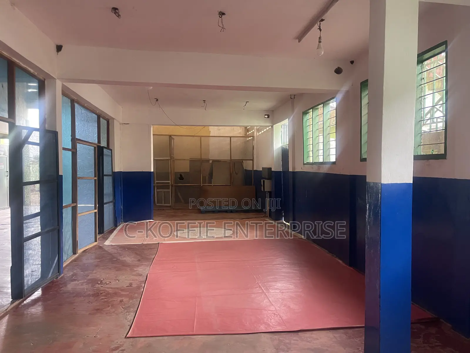 500 SQM Warehouse Ofankor Barrier + 4bedrooms for Rent