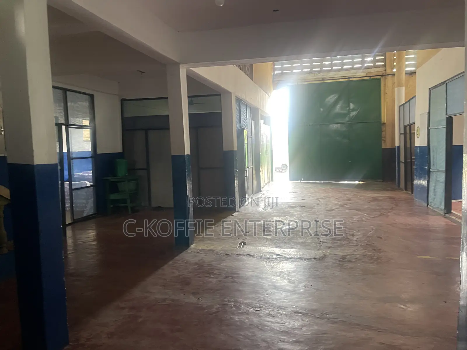 500 SQM Warehouse Ofankor Barrier + 4bedrooms for Rent