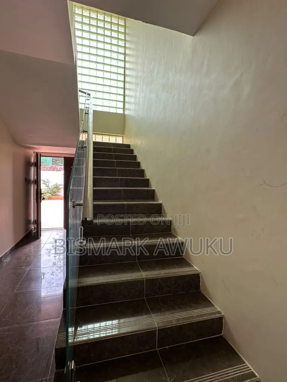 6bdrm Mansion in East Legon for rent