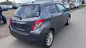 Toyota Vitz 1.3 FWD 5dr 2012 Beige