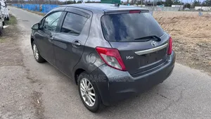 Toyota Vitz 1.3 FWD 5dr 2012 Beige