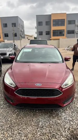 Ford Focus SE Sedan FWD (1.0L 3cyl 5M) 2016 Red
