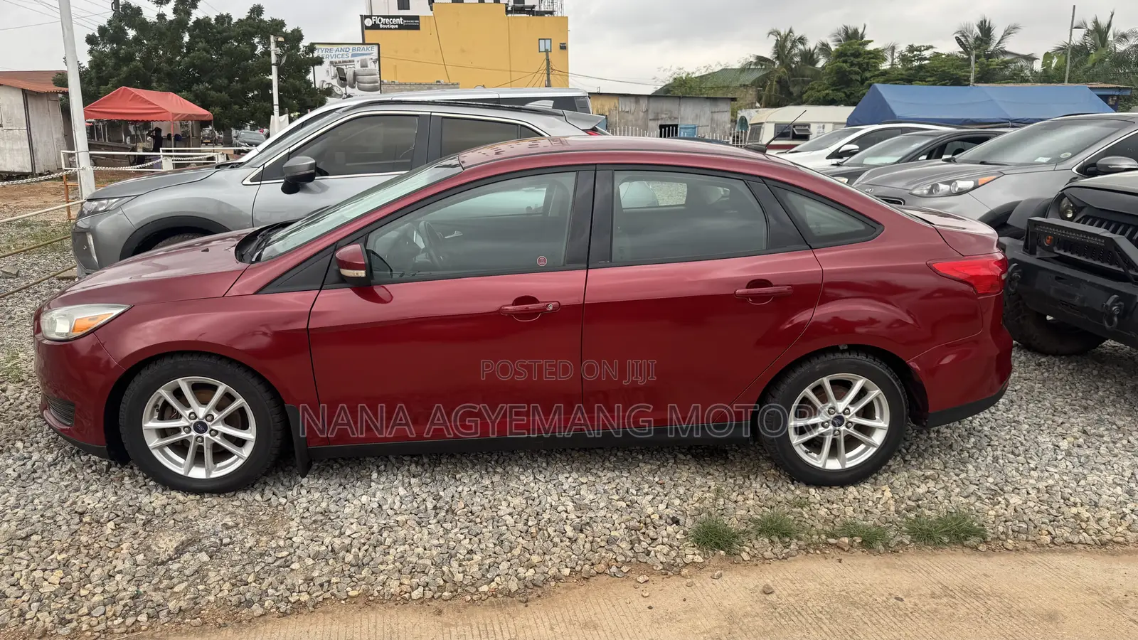 Ford Focus SE Sedan FWD (1.0L 3cyl 5M) 2016 Red