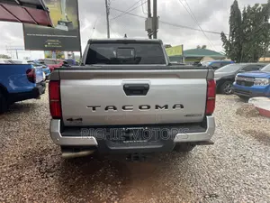 Toyota Tacoma TRD Sport Double Cab 4WD 5.0 ft. SB (Hybrid) 2025  Silver 
