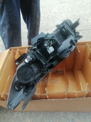 (2019-2022) Mitsubishi Pajero / Montero Sports Headlights (Right)