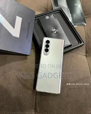 New Samsung Galaxy Z Fold 3 256 GB Gold