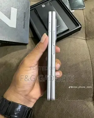New Samsung Galaxy Z Fold 3 256 GB Gold