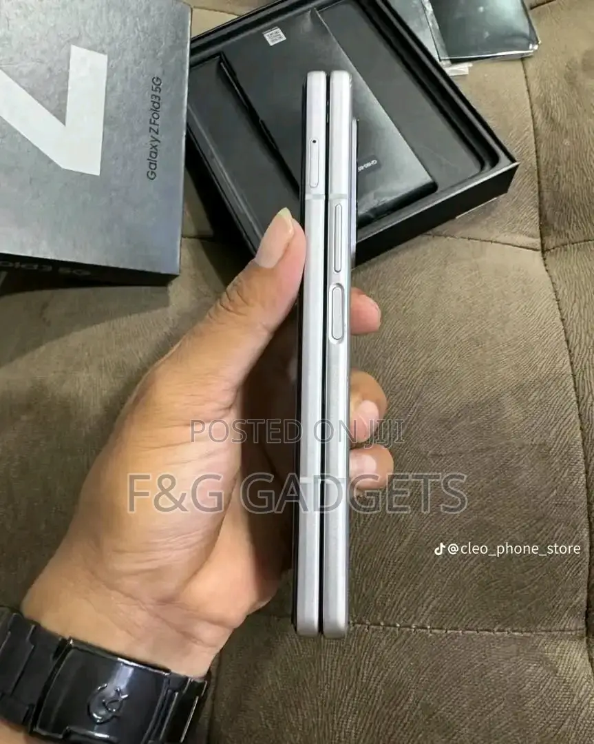 New Samsung Galaxy Z Fold 3 256 GB Gold