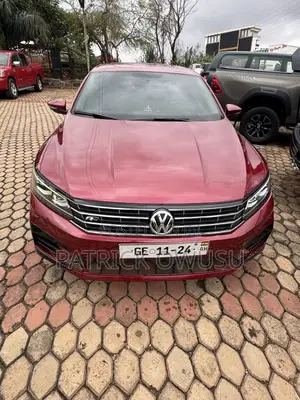 Volkswagen Passat 2017  Red 