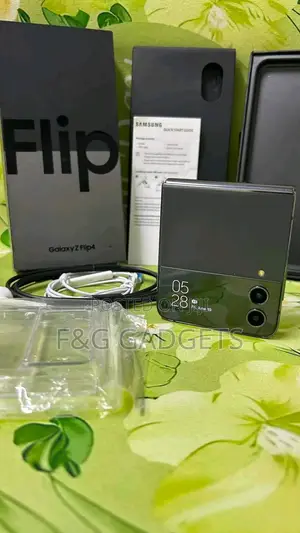 New Samsung Galaxy Z Flip4 256 GB Black