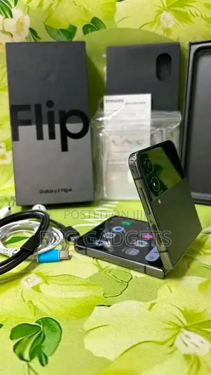 New Samsung Galaxy Z Flip4 256 GB Black