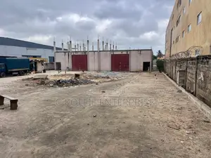 1000 SQM Showroom for Rent at Spintex