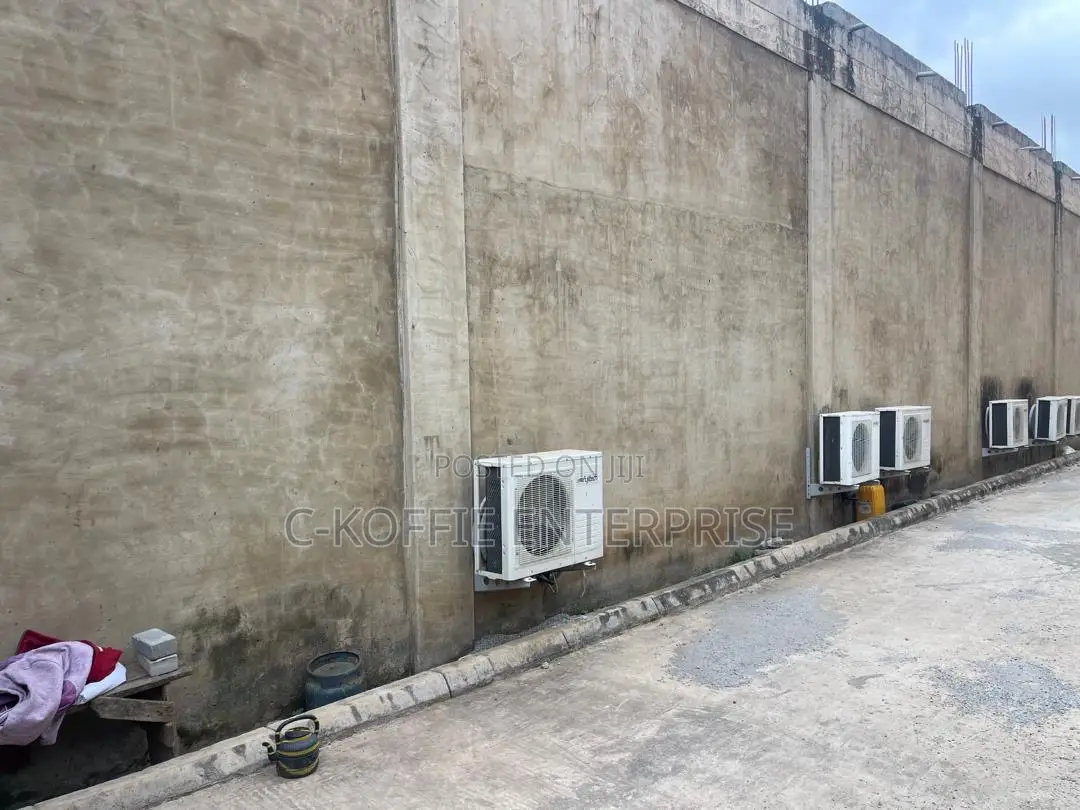 1000 SQM Showroom for Rent at Spintex