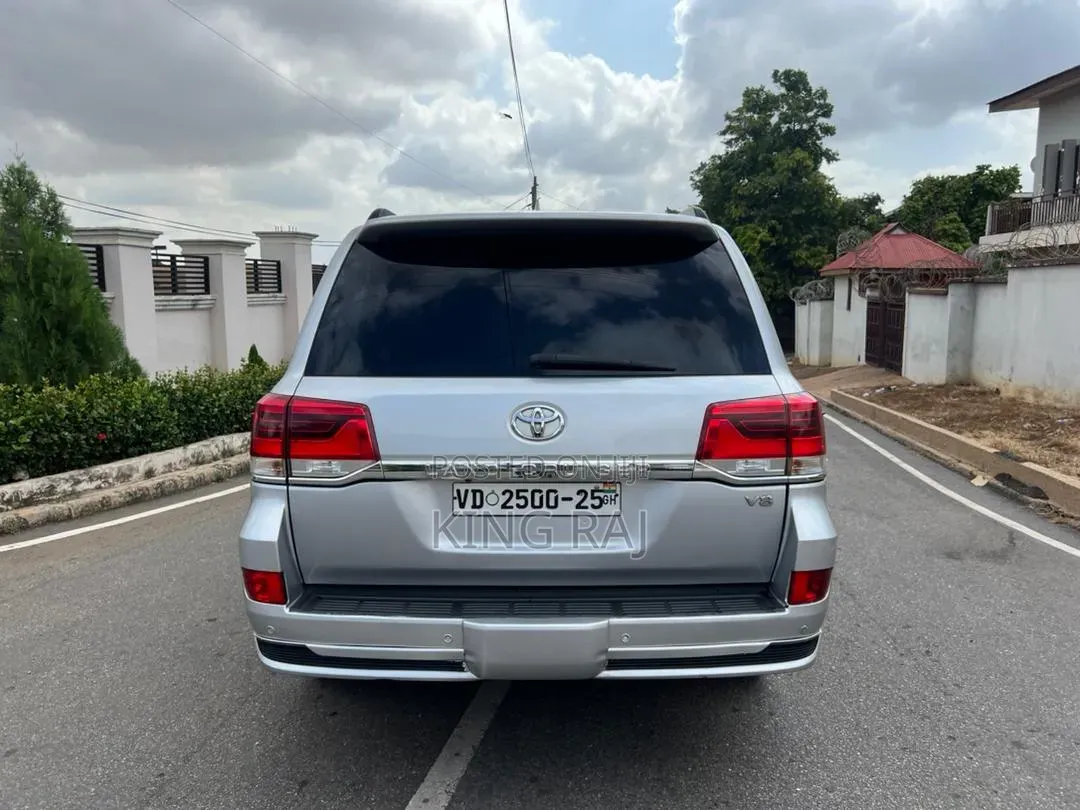 Toyota Land Cruiser 2017 Silver